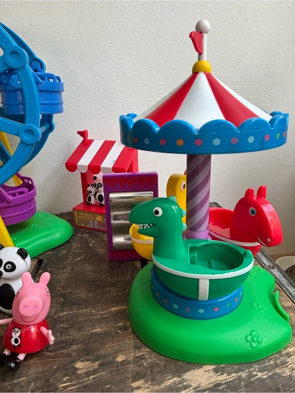 Peppa Pig Fair Playset Ferris Wheel bridge and merry go round Jazwares 2003